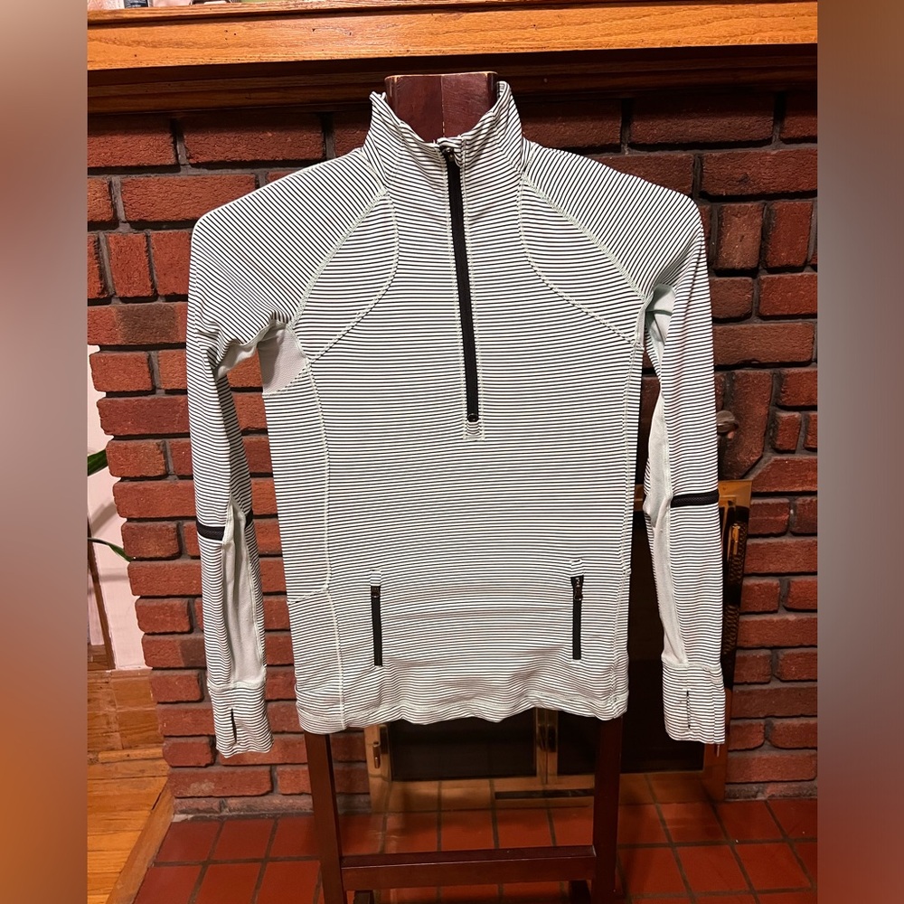Lululemon used twice anti sweat technology sweatshirt size 4
